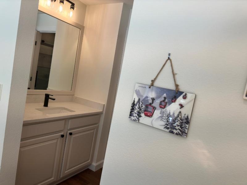 Beautiful Renovated 1BR Lakeside Condo condo - image 16