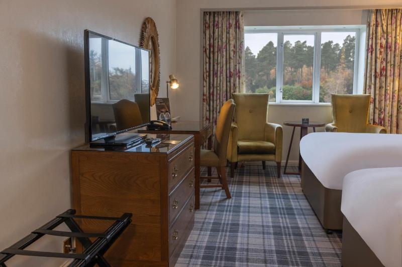 Feature Twin Room image 4