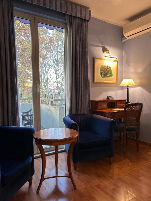 Small Double Room (1 Adult) image 4