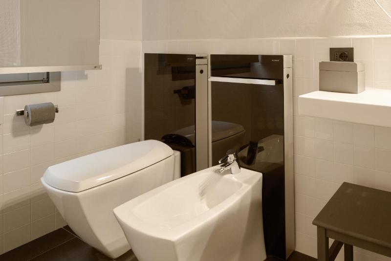 Single Room image 3