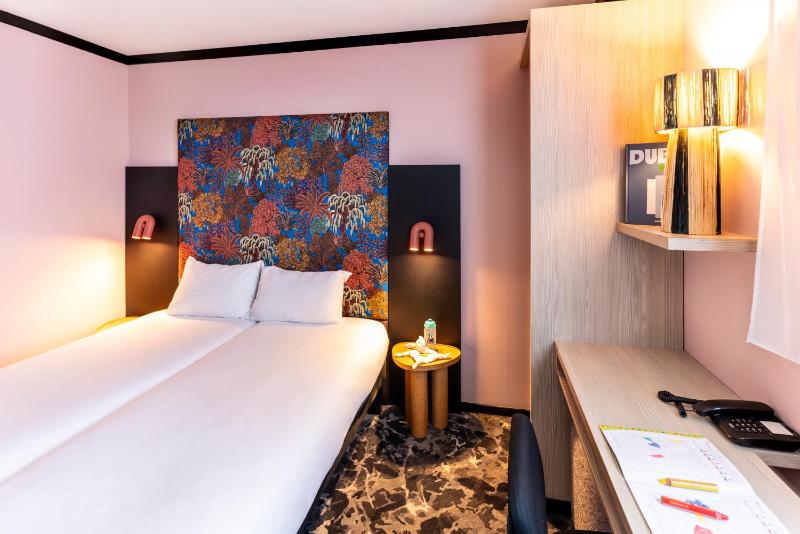 Standard Twin Room image 3