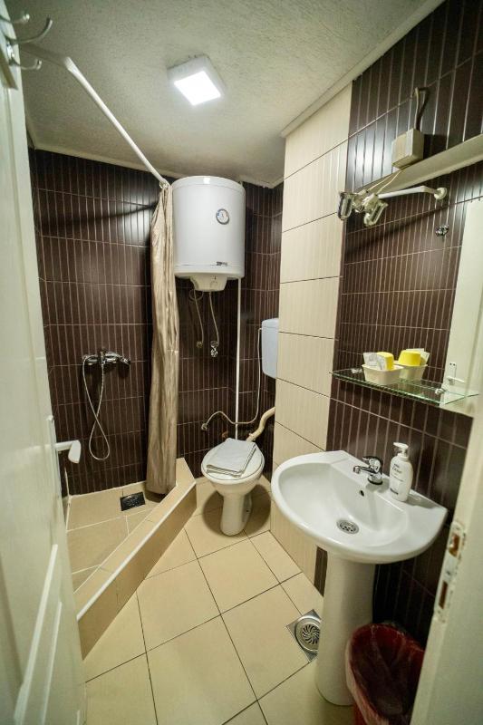 Classic Double Room image 2