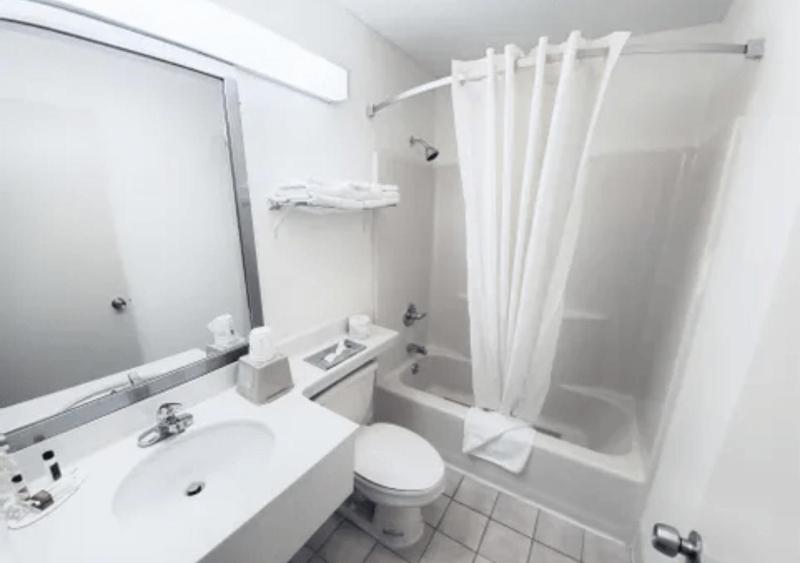 Standard Quadruple Room image 2