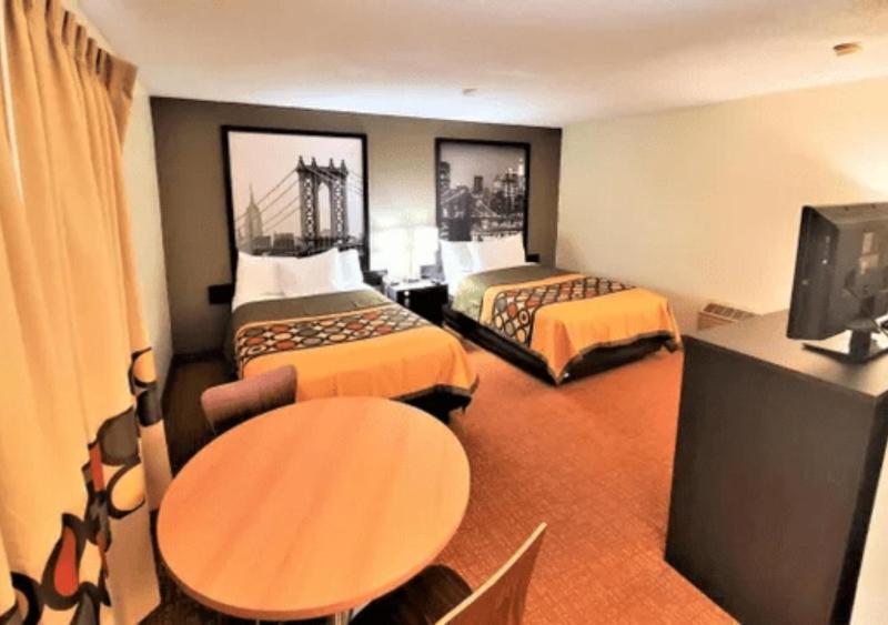 Standard Quadruple Room image 4