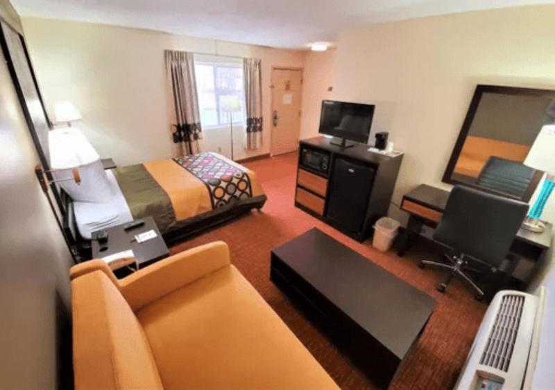 Double Room image 4