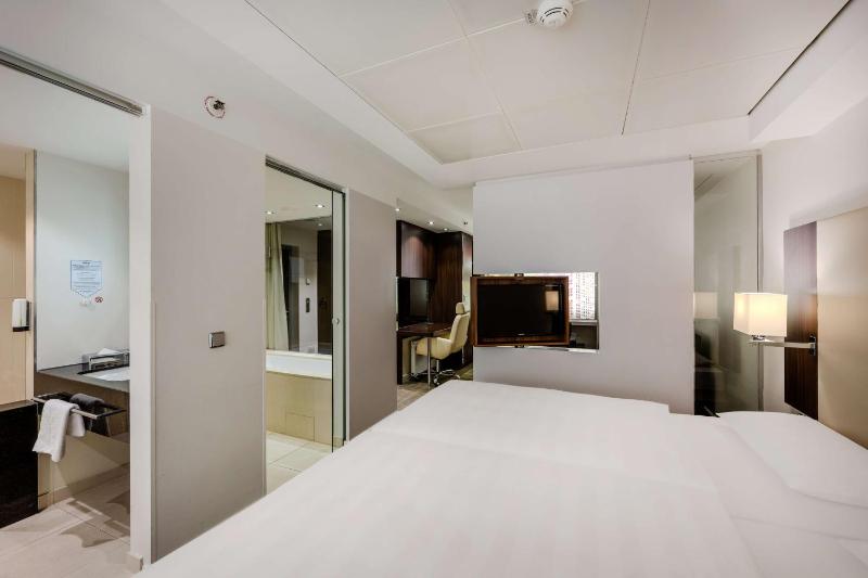 Colour Suite (Windowless Suite) image 3