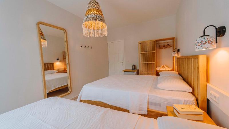 Deluxe Triple Room image 4
