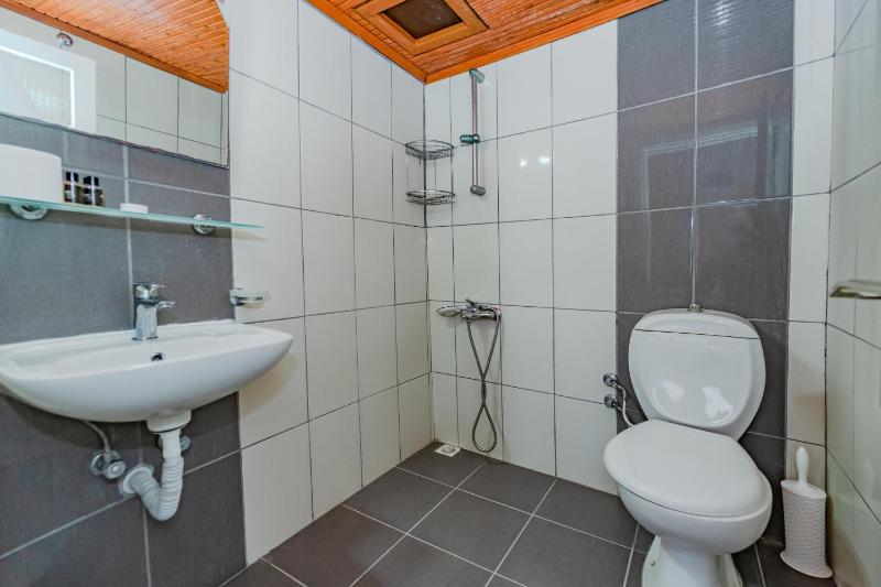 Standard Double or Twin Room image 1