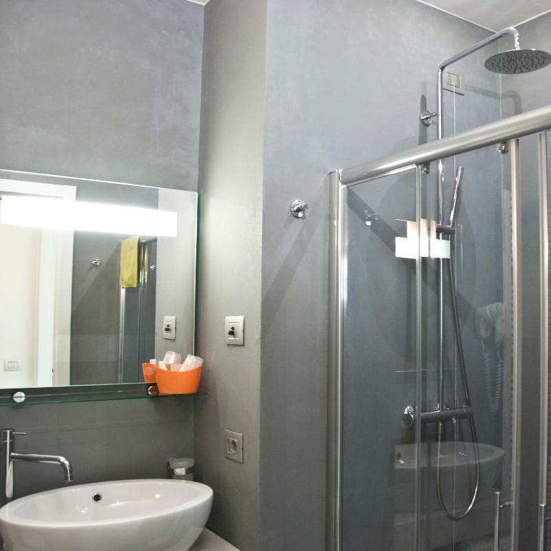 One-Bedroom Apartment image 4