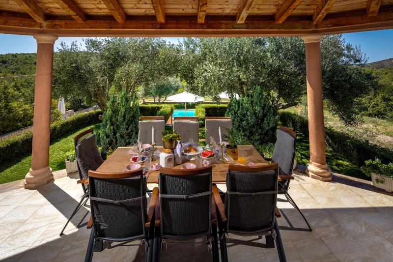Villa image 2