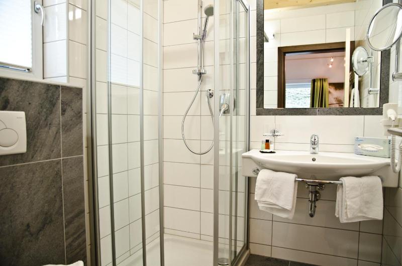 Double Room with Extra Bed image 1