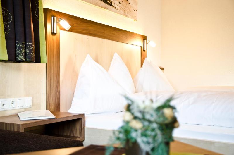Double Room with Extra Bed image 2