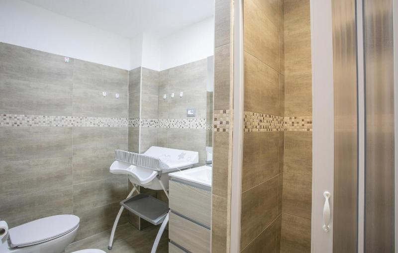 3 Bedroom Beautiful Home In Avola - image 8