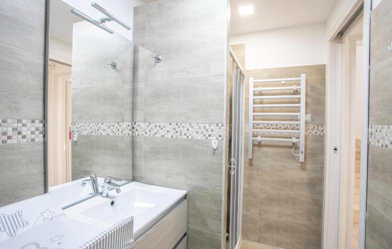 3 Bedroom Beautiful Home In Avola - image 14