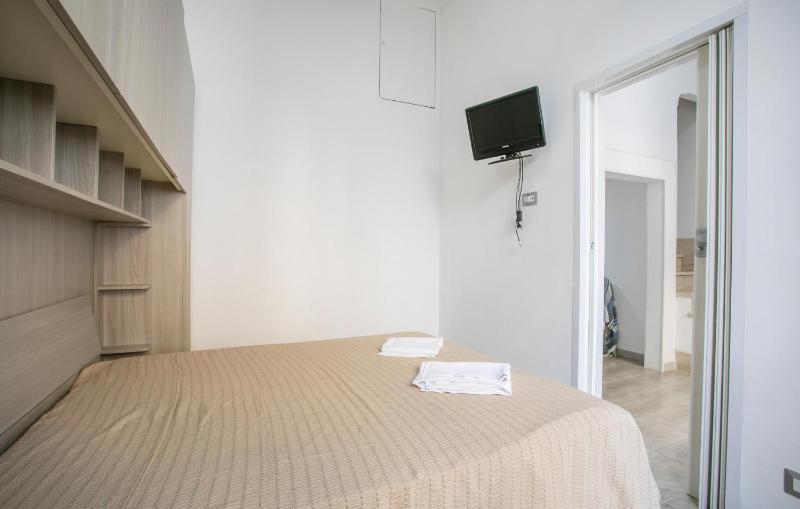 3 Bedroom Beautiful Home In Avola - image 11