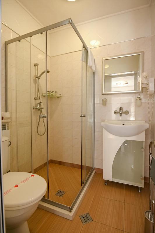 Quadruple Room image 3