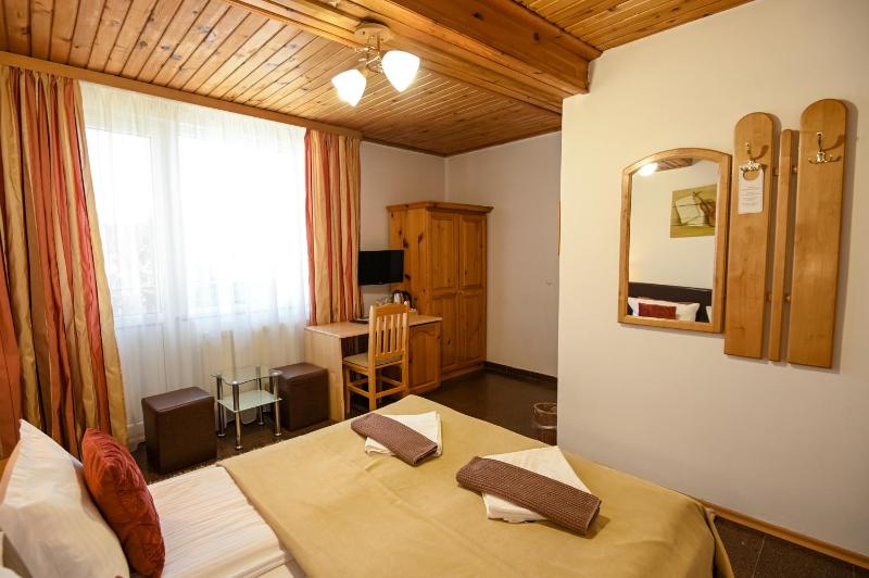 Double Room with Balcony image 3