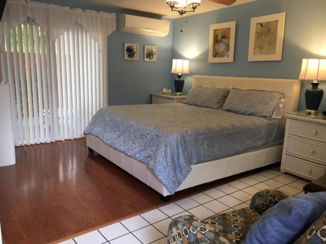 King Room with Kitchenette image 2