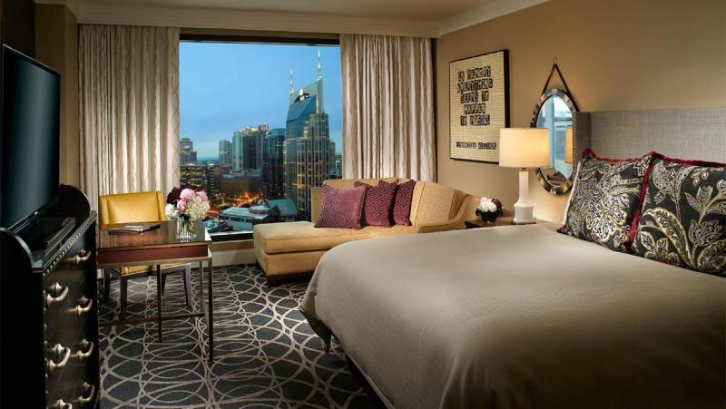 Premier Executive Room - 1 King Bed image 4