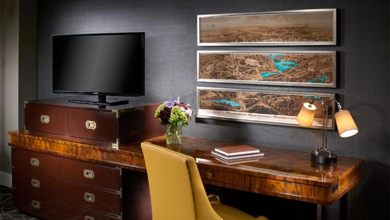 Premier Executive Room - 1 King Bed image 3