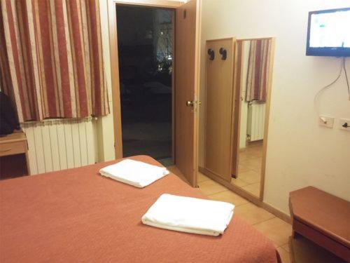 Double Room image 2