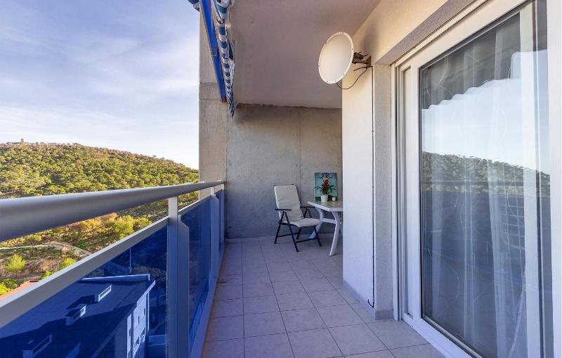 Gorgeous Apartment In Villajoyosa - image 7