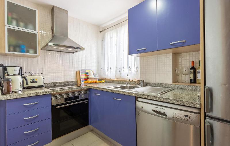 Gorgeous Apartment In Villajoyosa - image 12