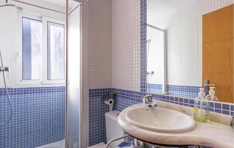 Gorgeous Apartment In Villajoyosa - image 14