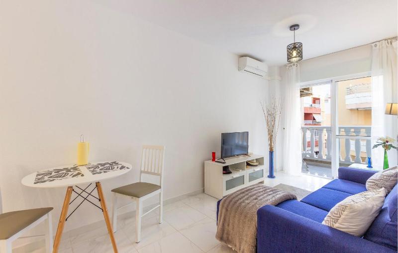 Beach Front Apartment In Torrevieja With Wifi - image 4