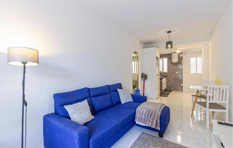 Beach Front Apartment In Torrevieja With Wifi - image 14