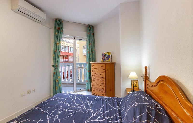Beach Front Apartment In Torrevieja With Wifi - image 15