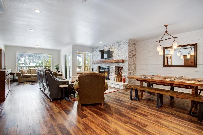 Cinnamon Ridge Après Ski Retreat: Private Hot Tub + Walk to Slopes - image 5