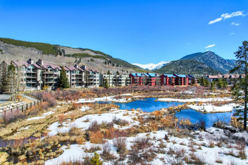 Cinnamon Ridge Après Ski Retreat: Private Hot Tub + Walk to Slopes - image 24