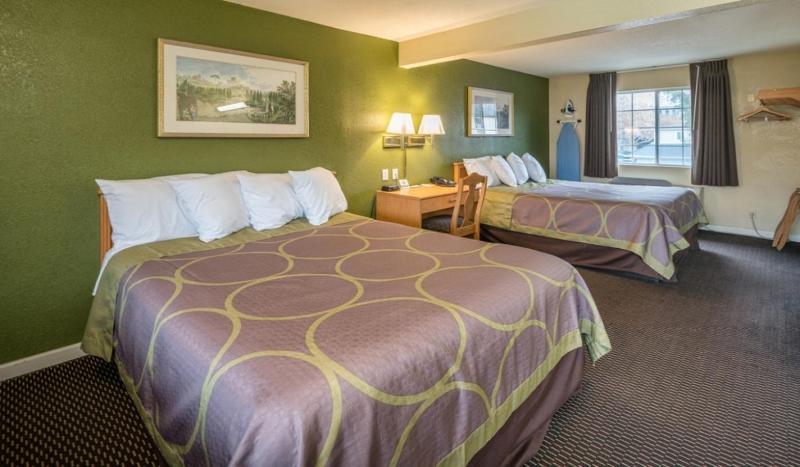 Standard Queen Room with Two Queen Beds image 3