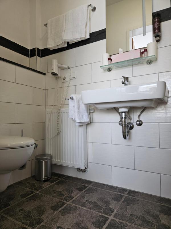 Double Room with Balcony image 3