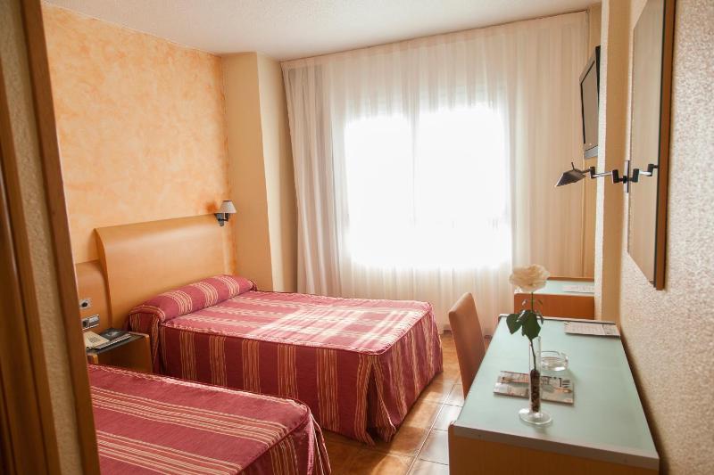 Double or Twin Room image 4