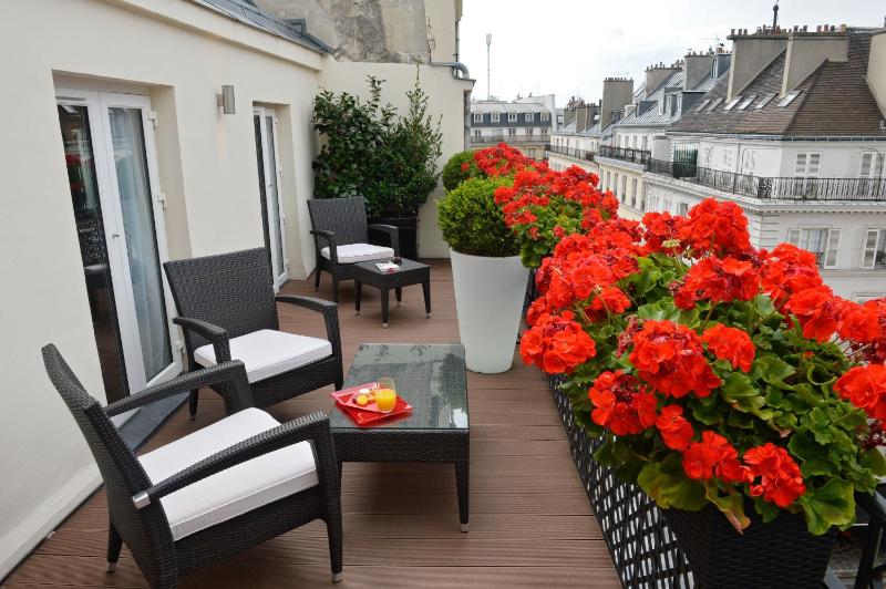 Deluxe Queen Room with Terrace image 1