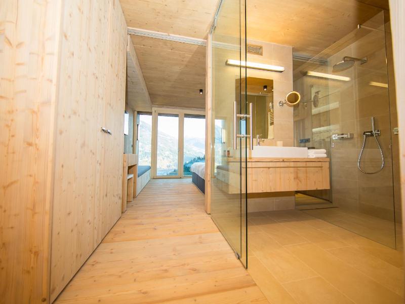 Superior Three-Bedroom Apartment - Split Level image 4