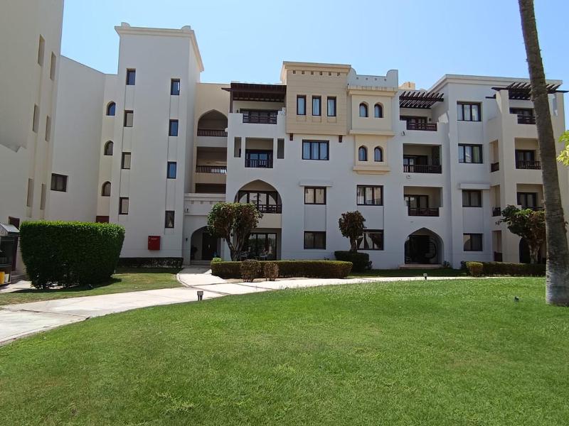 Beachfront Apartment with Pool & Stunning View - image 4
