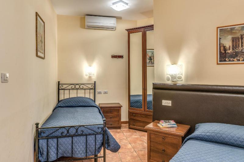 Triple Room image 3