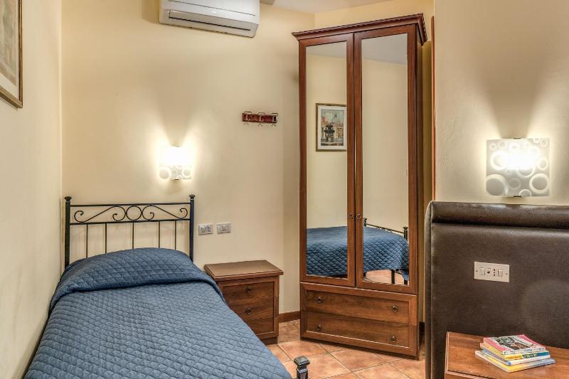 Triple Room image 2