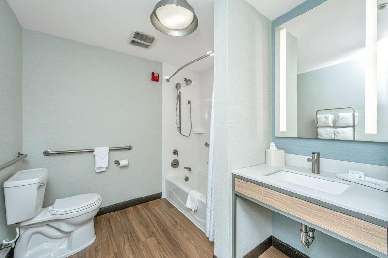 King Suite - Mobility and Hearing Access image 2