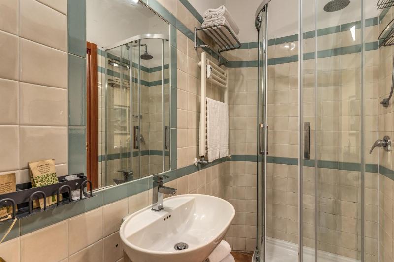 Deluxe Double or Twin Room image 2