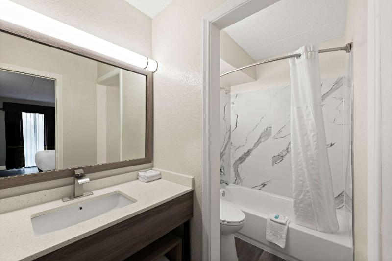 King Room - Non Smoking image 3