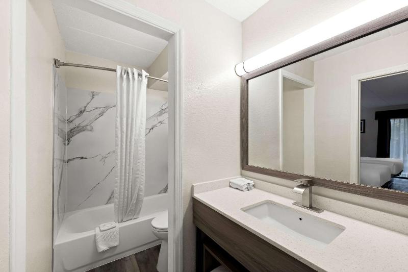 King Room - Non Smoking image 2