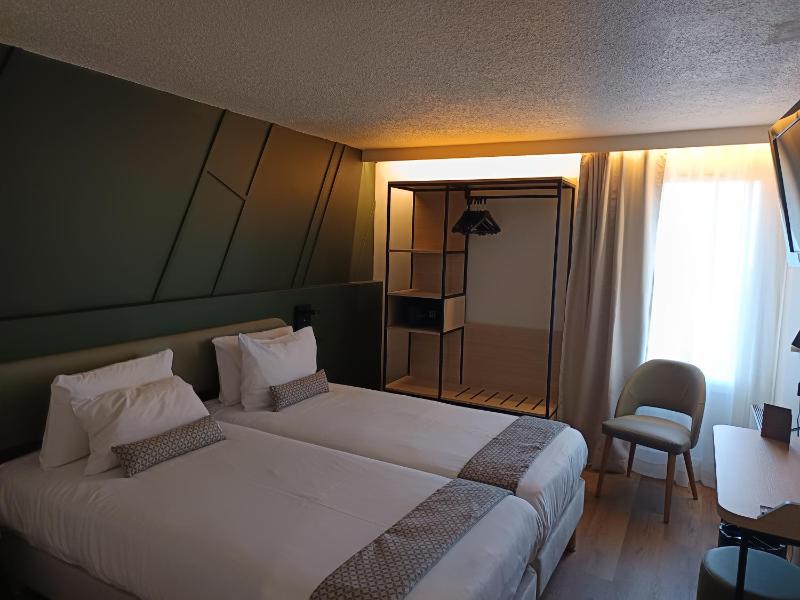 Standard Twin Room image 1