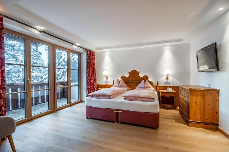Standard Double Room with Balcony Annex image 2