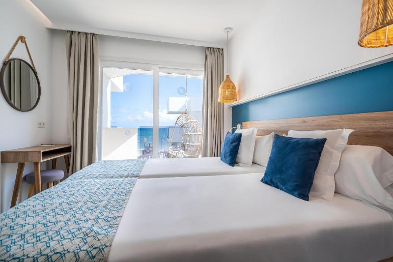 Apartment with Lateral Sea View image 3