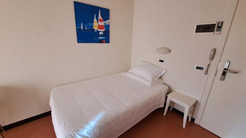 Single Room image 1