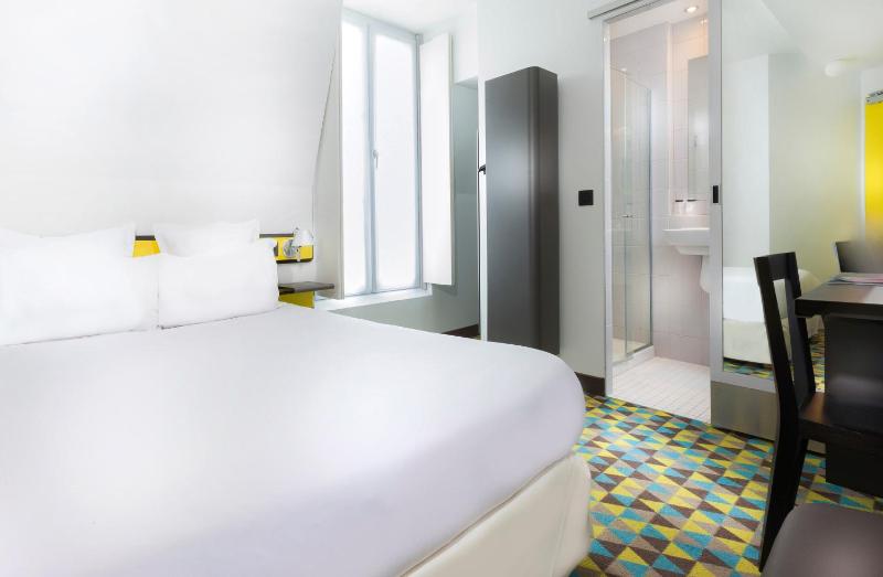 Privilege Double Room with City View image 2